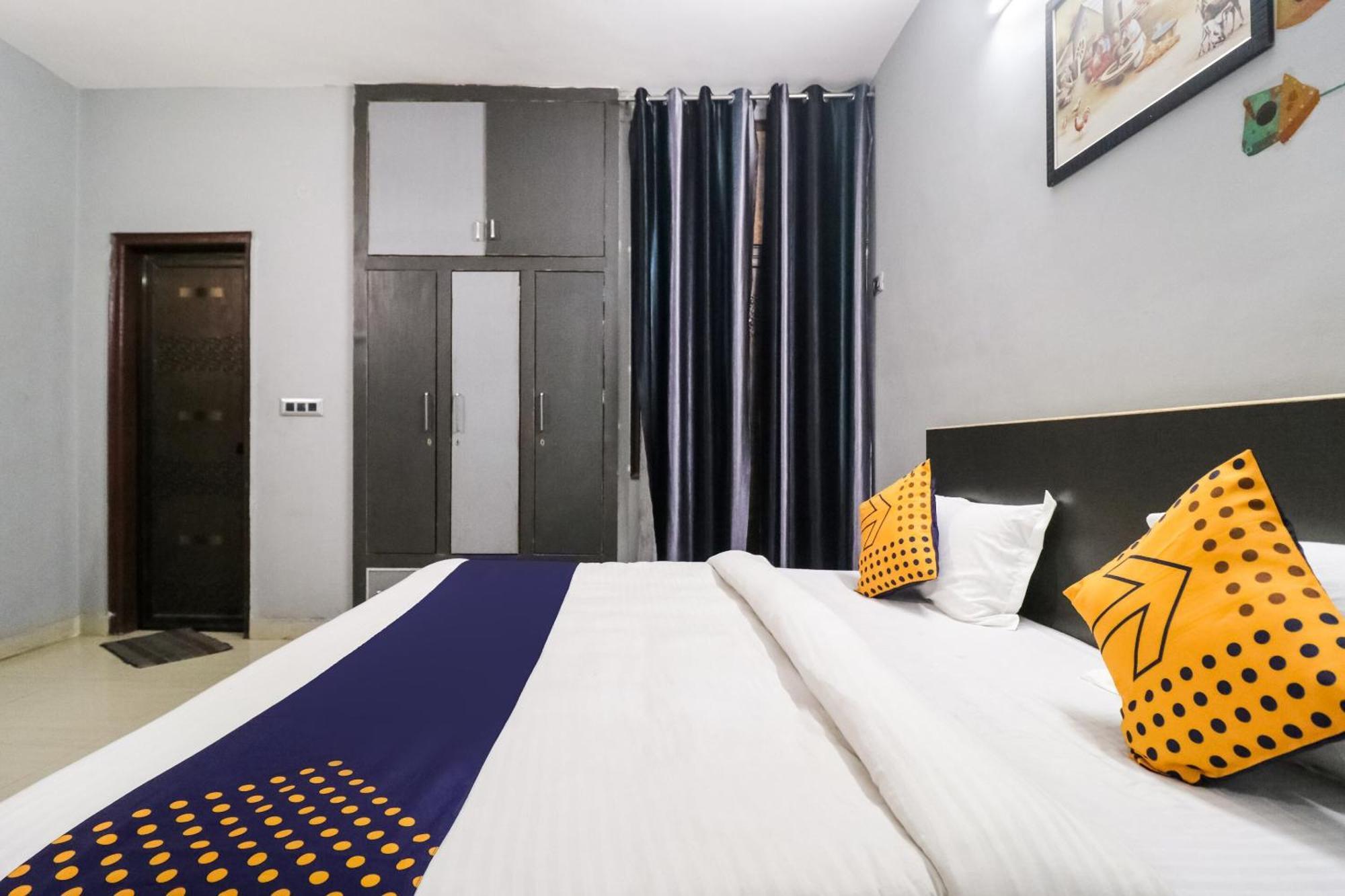 Hotel O Sunrise Guest House Гургаон Екстериор снимка